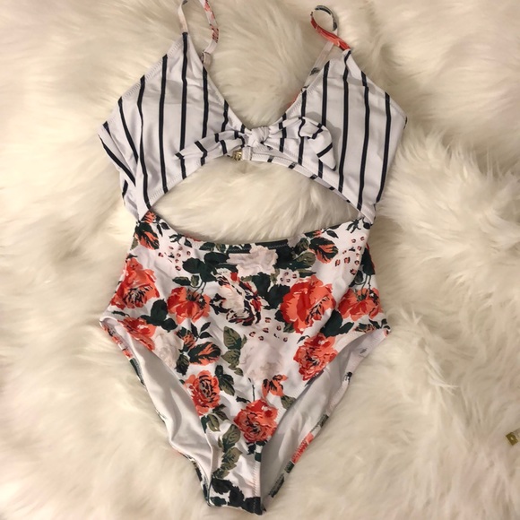 One piece Bathing suit large - Picture 1 of 3